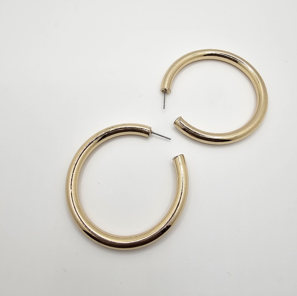 Womens Fashion Costume Jewelry Thick Gold 2" Hoop Earrings 90s Retro Fashion - Picture 8 of 10
